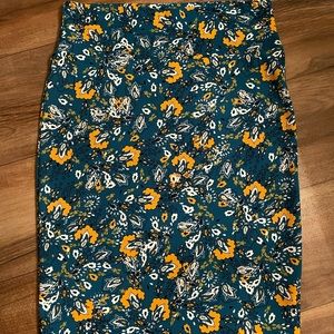 Lularoe Cassie skirt size L. Like new